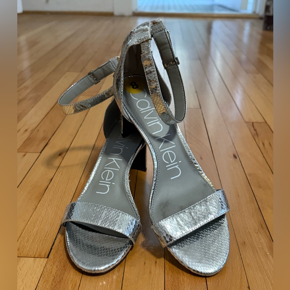 Calvin Klein Silver Snakeskin Heeled Sandals – Size 8 Ankle Strap Metallic